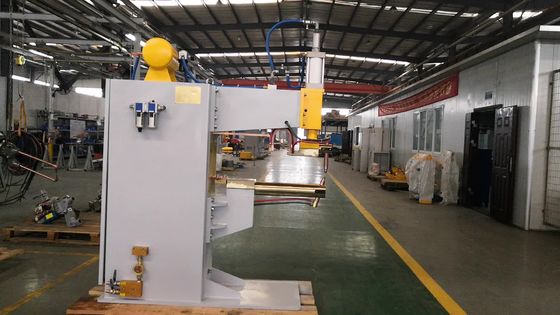 50HZ 3.5KN Yaprak Metal CNC Nokta kaynak makinesi Tablo İşletiliyor