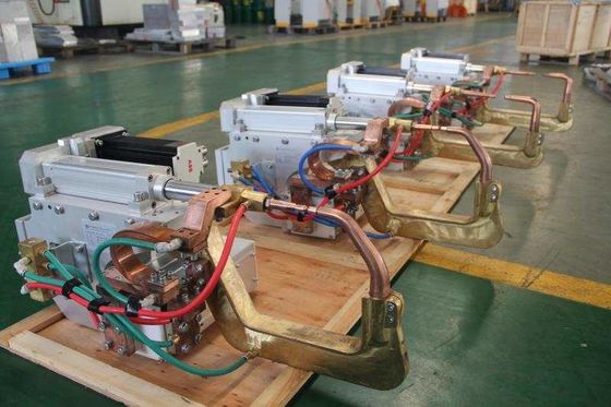Kompakt Elektrikli 280V 160KVA Servo Silah Nokta kaynak Otomatik